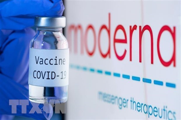 Nam Phi sản xuất vaccine COVID-19 sử dụng các thông số của Moderna Vaccine ngừa COVID-19 bên biểu tượng của Hãng dược phẩm Moderna. (Ảnh: AFP/TTXVN)