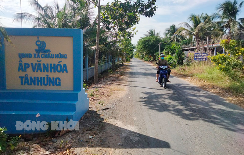Tổ nhân dân tự quản số 4, ấp Tân Hưng vững mạnh tiêu biểu Giao thông nông thôn ấp Tân Hưng, xã Châu Hưng. Ảnh: T. Lập