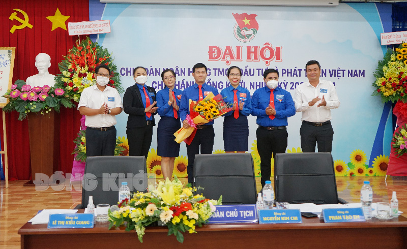 Ban Chấp hành Chi đoàn Chi đoàn Ngân hàng TMCP Đầu tư và Phát triển Việt Nam Chi nhánh Đồng Khởi ra mắt tại đại hội.