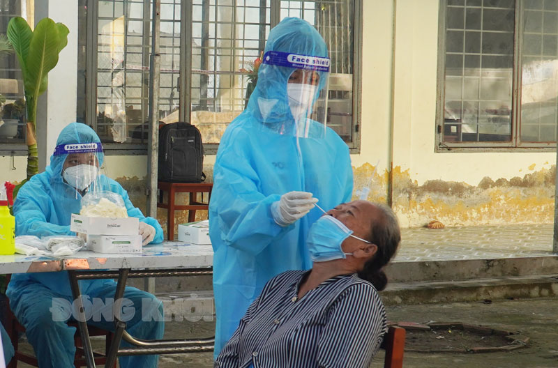 Chiều 12-2-2022, tỉnh có 7 ca mắc Covid-19 Test nhanh tầm soát Covid-19.