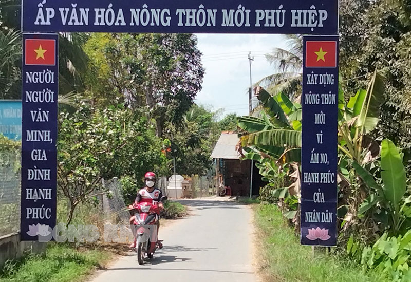 Ấp Phú Hiệp đạt chuẩn cả hai danh hiệu Các cổng chào Ấp văn hóa nông thôn mới của xã đều được đầu tư xây dựng khá khang trang và đồng nhất.