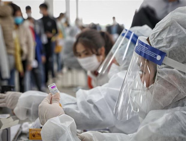 Cả nước ghi nhận 34.737 ca mắc mới COVID-19 và 66 ca tử vong Tiêm vaccine phòng COVID-19 cho công nhân trong các khu công nghiệp tỉnh Bắc Giang. Ảnh: Danh Lam/TTXVN