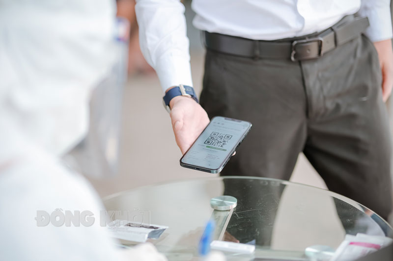 Test nhanh tầm soát SARS-CoV-2.