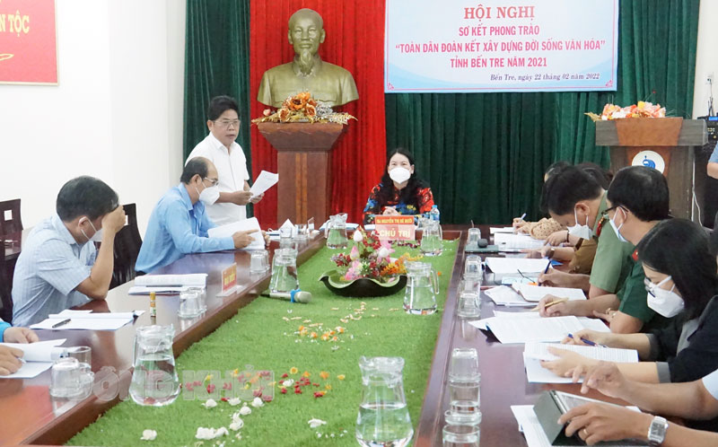 Sơ kết phong trào Toàn dân đoàn kết xây dựng đời sống văn hóa tỉnh năm 2021 Phó chủ tịch UBND tỉnh Nguyễn Thị Bé Mười và các đại biểu tham dự hội nghị.