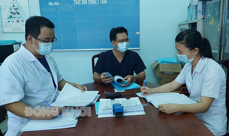 Chiều 24-2-2022, tỉnh có 23 ca mắc Covid-19 Cán bộ y tế Bệnh viện dã chiến số 1 trao đổi nghiệp vụ.