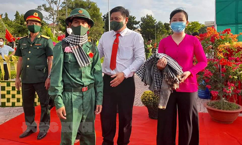 Giải pháp tạo nguồn phát triển Đảng năm 2022 Quan tâm phát triển đảng trong thanh niên nhập ngũ. Ảnh: CTV