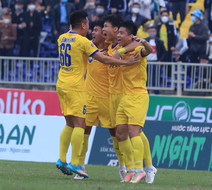 Ngọc Hải không cứu được SLNA SLNA sớm vượt lên dẫn trước - Ảnh: Ngọc Nữ