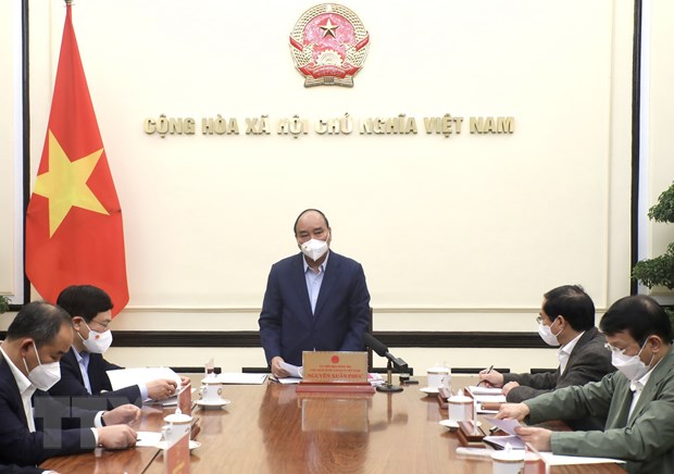 "Ưu tiên cao nhất cho công tác bảo hộ công dân Việt Nam tại Ukraine" Chủ tịch nước Nguyễn Xuân Phúc chủ trì họp về công tác đưa công dân Việt Nam từ Ukraine về nước. Ảnh: Lâm Khánh/TTXVN
