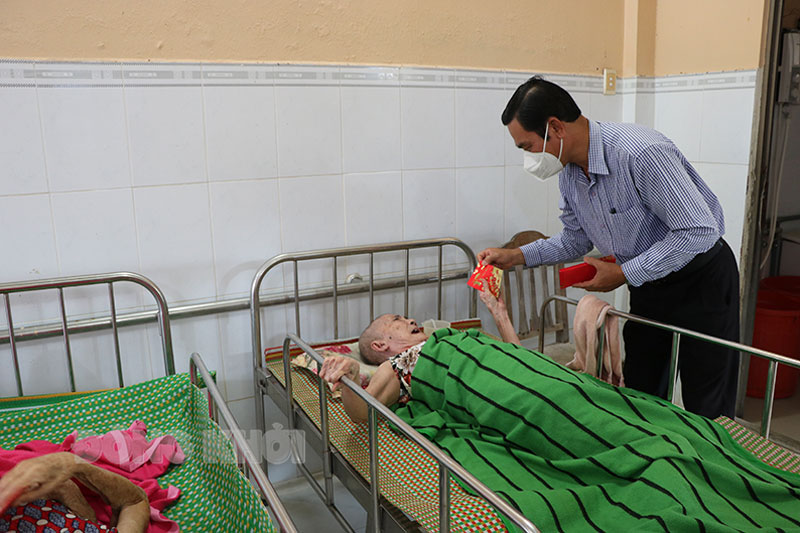 Hộ nghèo, cận nghèo bị bệnh tật không thể lao động bình thường được xác định là nhóm không thể thoát nghèo. Ảnh: Thạch Thảo