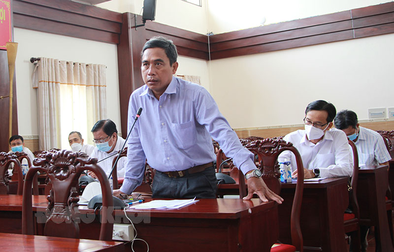 Giám đốc Sở Công Thương Nguyễn Văn Bé Sáu phát biểu tại cuộc họp.