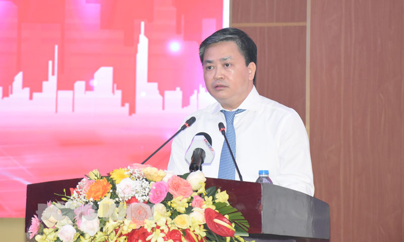 Ủy viên Trung ương Đảng - Bí thư Tỉnh ủy Lê Đức Thọ phát biểu chỉ đạo tại hội nghị.