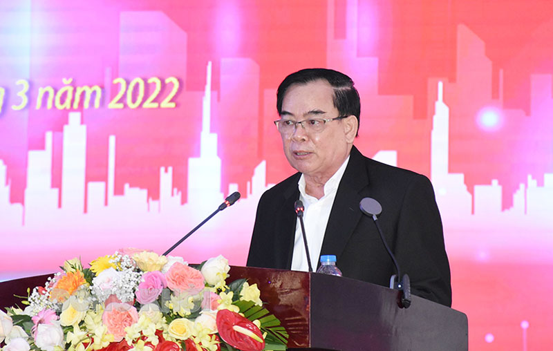 Chủ tịch UBND tỉnh Trần Ngọc Tam phát biểu tại hội nghị.