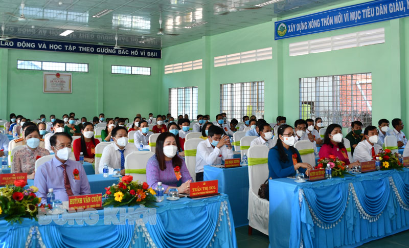 Các đại biểu tham dự lễ.