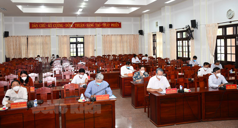 Các đại biểu dự buổi họp mặt.