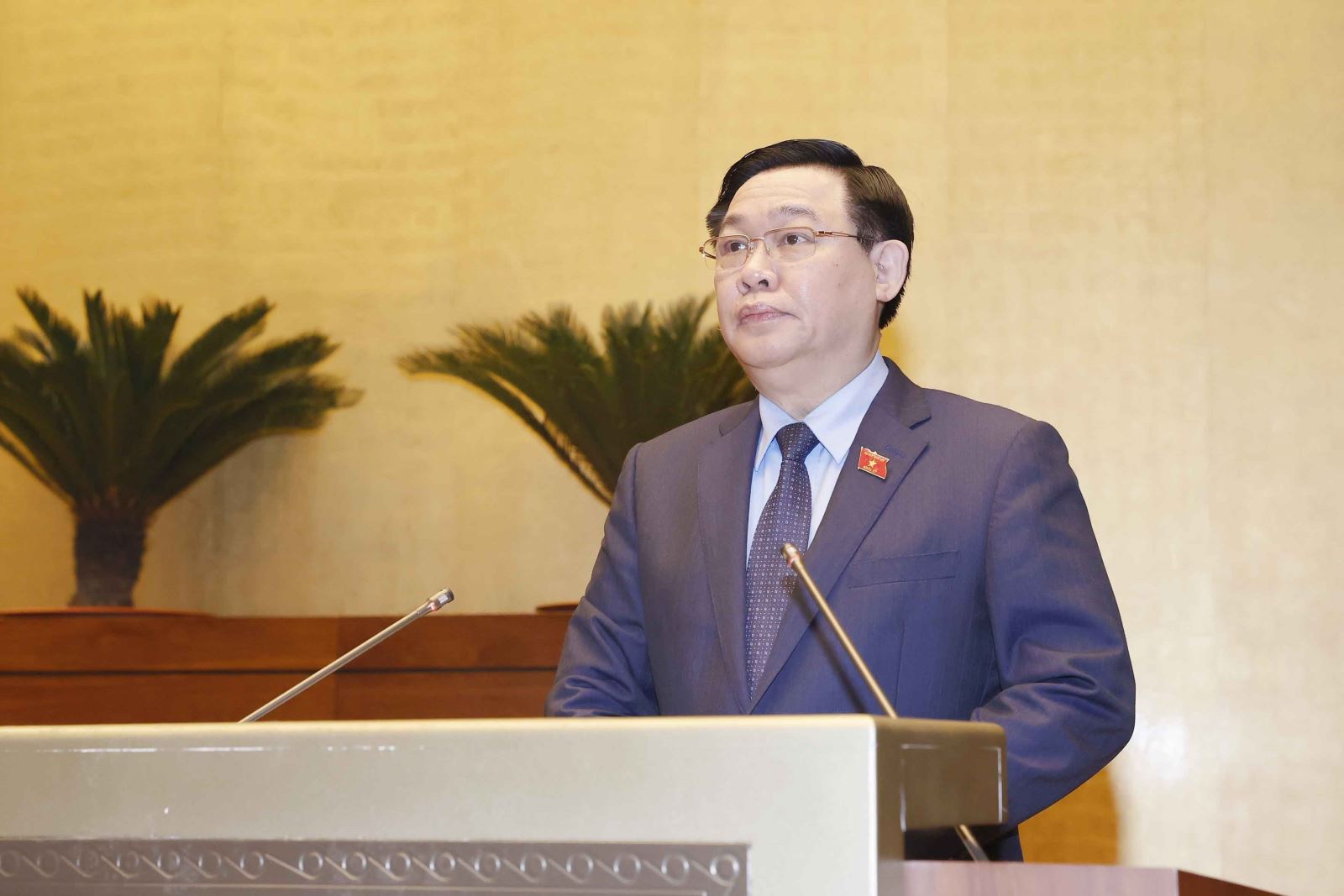 Giá xăng dầu tăng cao được nhiều đại biểu Quốc hội quan tâm chất vấn Bộ trưởng Bộ Công Thương Chủ tịch Quốc hội Vương Đình Huệ phát biểu khai mạc phiên chất vấn và trả lời chất vấn tại Ủy ban TVQH. Ảnh: Doãn Tấn/TTXVN