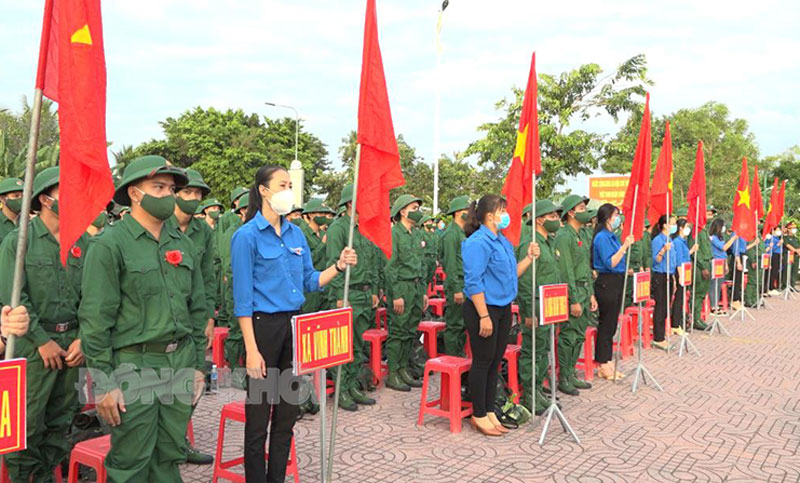 Công tác tuyển quân trong đồng bào tôn giáo Thanh niên các xã trên địa bàn tôn giáo phấn khởi lên đường nhập ngũ năm 2022. Ảnh: Việt Cường