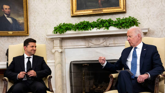 Nhà Trắng nêu lý do Tổng thống Biden không đến Ukraine ở thời điểm hiện tại Tổng thống Ukraine Volodymyr Zelensky (trái) và Tổng thống Mỹ Joe Biden, tháng 9-2021. Ảnh: Getty Images
