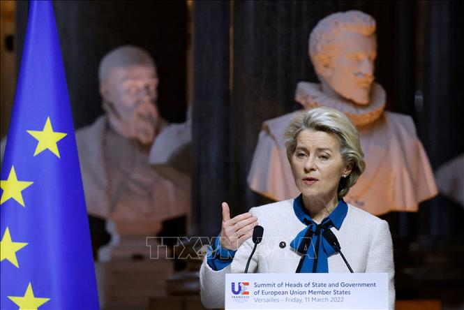 Chủ tịch Ủy ban châu Âu (EC) Ursula von der Leyen trong cuộc họp báo sau Hội nghị thượng đỉnh EU về tình hình Ukraine, tại Paris (Pháp) ngày 11-3-2022. Ảnh: AFP/TTXVN