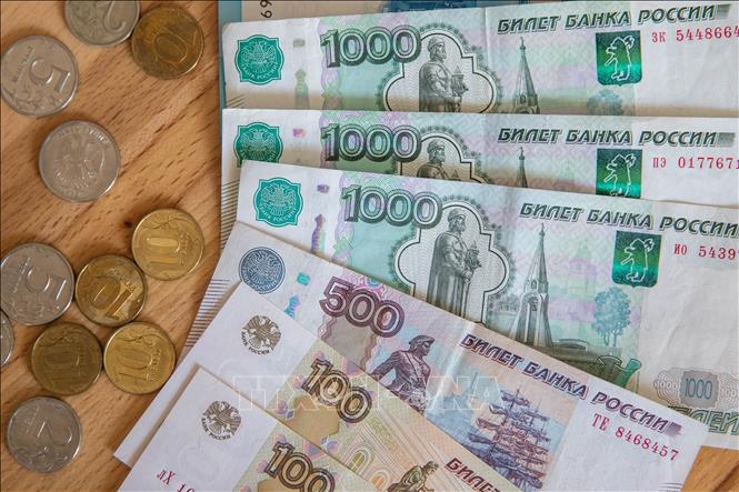 Đồng ruble của Nga tại thủ đô Moskva, ngày 24-3-2022. Ảnh: THX/TTXVN