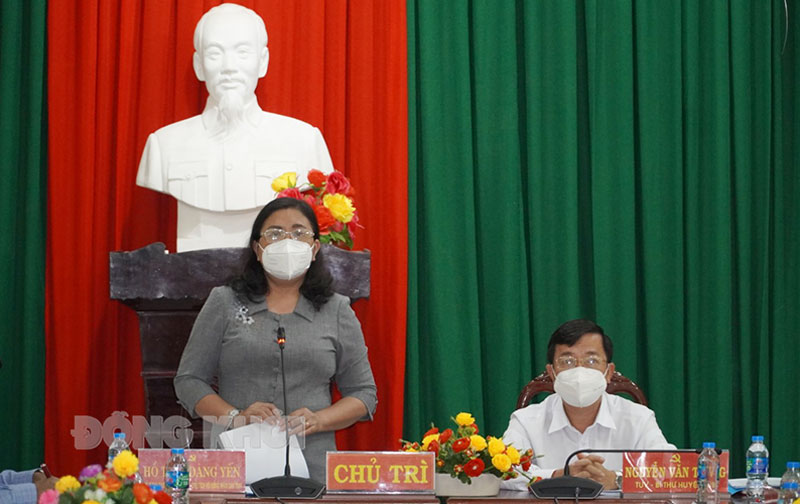 Phó bí thư Thường trực Tỉnh ủy - Chủ tịch HĐND tỉnh Hồ Thị Hoàng Yến phát biểu tại buổi làm việc.