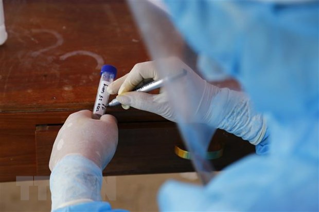 Ngày 2-4-2022: Ghi nhận 65.619 ca nhiễm mới COVID-19, 37 ca tử vong (Ảnh: Nam Sương/TTXVN)