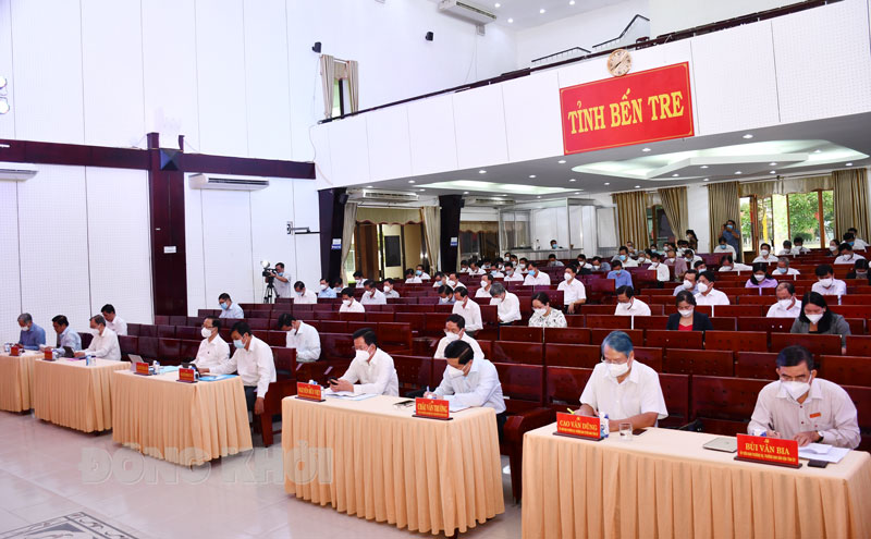 Đại biểu tham dự Hội nghị lần thứ 8 Ban Chấp hành Đảng bộ tỉnh khoá XI. Ảnh: Hữu Hiệp
