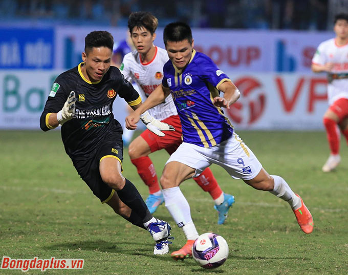 Quà chia tay sân Hàng Đẫy cho Quang Hải Quang Hải kiến tạo cho Tuấn Hải ghi bàn