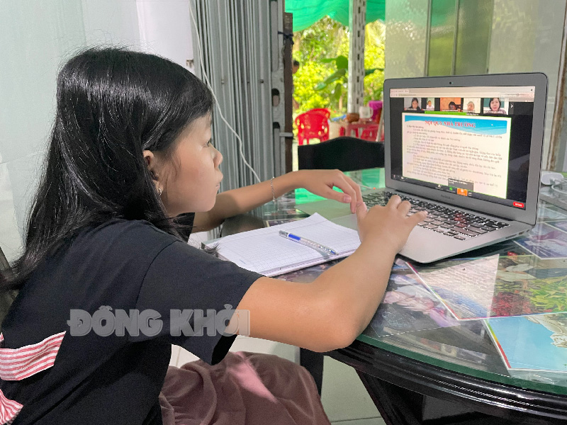 Cho vay tối đa 10 triệu đồng/học sinh để mua thiết bị học trực tuyến Ngân hàng Chính sách xã hội cho vay tối đa 10 triệu đồng/HS-SV để mua máy tính, thiết bị phục vụ học tập trực tuyến. Ảnh: C. Trúc.