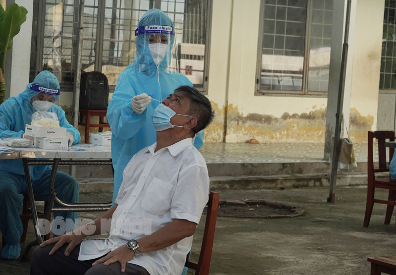 Chiều 12-4-2022, tỉnh có 45 ca mắc Covid-19 Test nhanh tầm soát Covid-19.