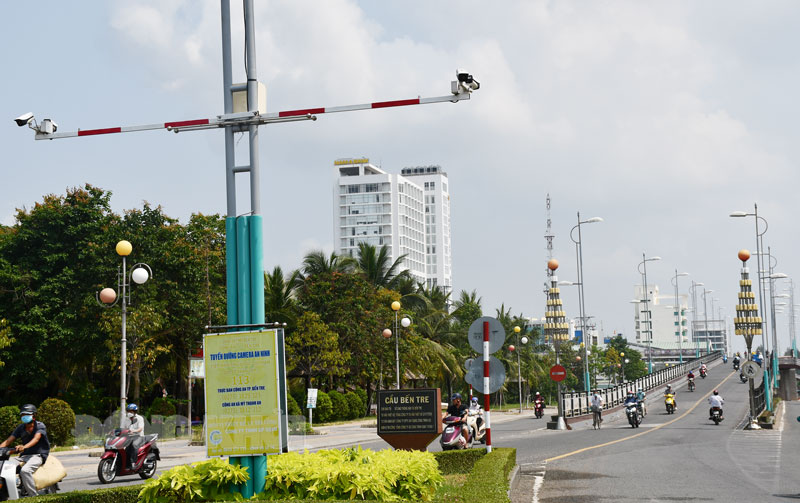 TP. Bến Tre sau một năm xây dựng đô thị thông minh Tuyến đường Camera an ninh tại dốc cầu Bến Tre 1.