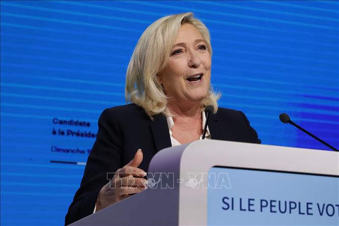 Bà Marine Le Pen phát biểu sau vòng một của cuộc bầu cử Tổng thống Pháp, tại Paris, ngày 10-4-2022. Ảnh: THX/TTXVN