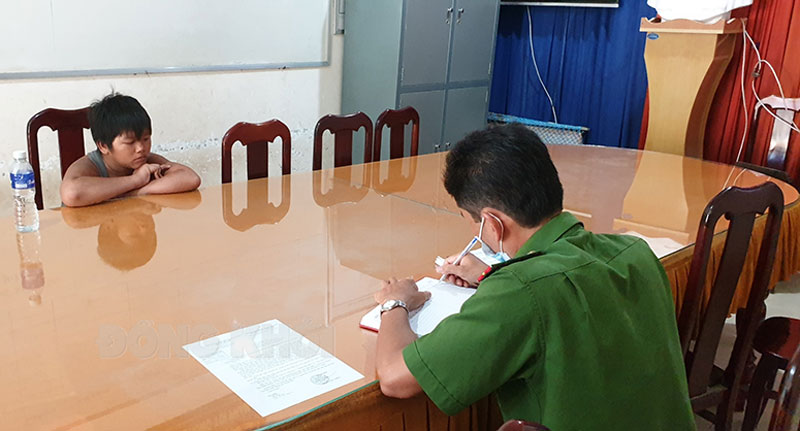 Cơ quan điều tra làm việc với đối tượng Mai Thành Chiến.