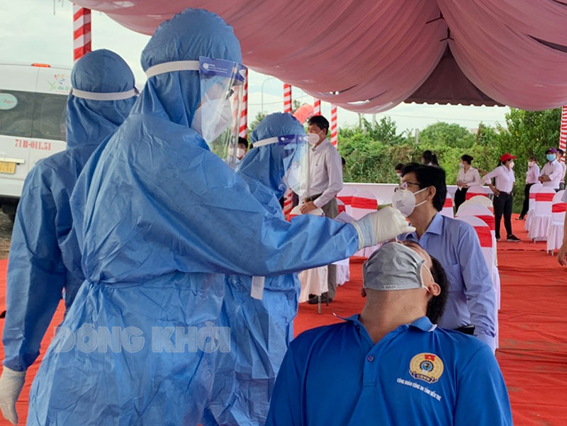 Sáng 14-4-2022, tỉnh có 130 ca mắc Covid-19 Test nhanh tầm soát Covid-19.