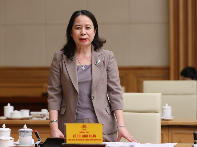 Thủ tướng Phạm Minh Chính: Huy động các nguồn lực để xóa 100.000 căn nhà dột nát Phó chủ tịch nước Võ Thị Ánh Xuân phát biểu tại phiên họp - Ảnh VGP/Nhật Bắc