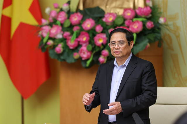 Thủ tướng Phạm Minh Chính: Huy động các nguồn lực để xóa 100.000 căn nhà dột nát Thủ tướng Phạm Minh Chính nhấn mạnh, trong nhiệm kỳ này, các phong trào thi đua cần góp phần thúc đẩy việc xóa 100.000 căn nhà dột nát tại tất cả 74 huyện nghèo trên cả nước. Ảnh: VGP/Nhật Bắc