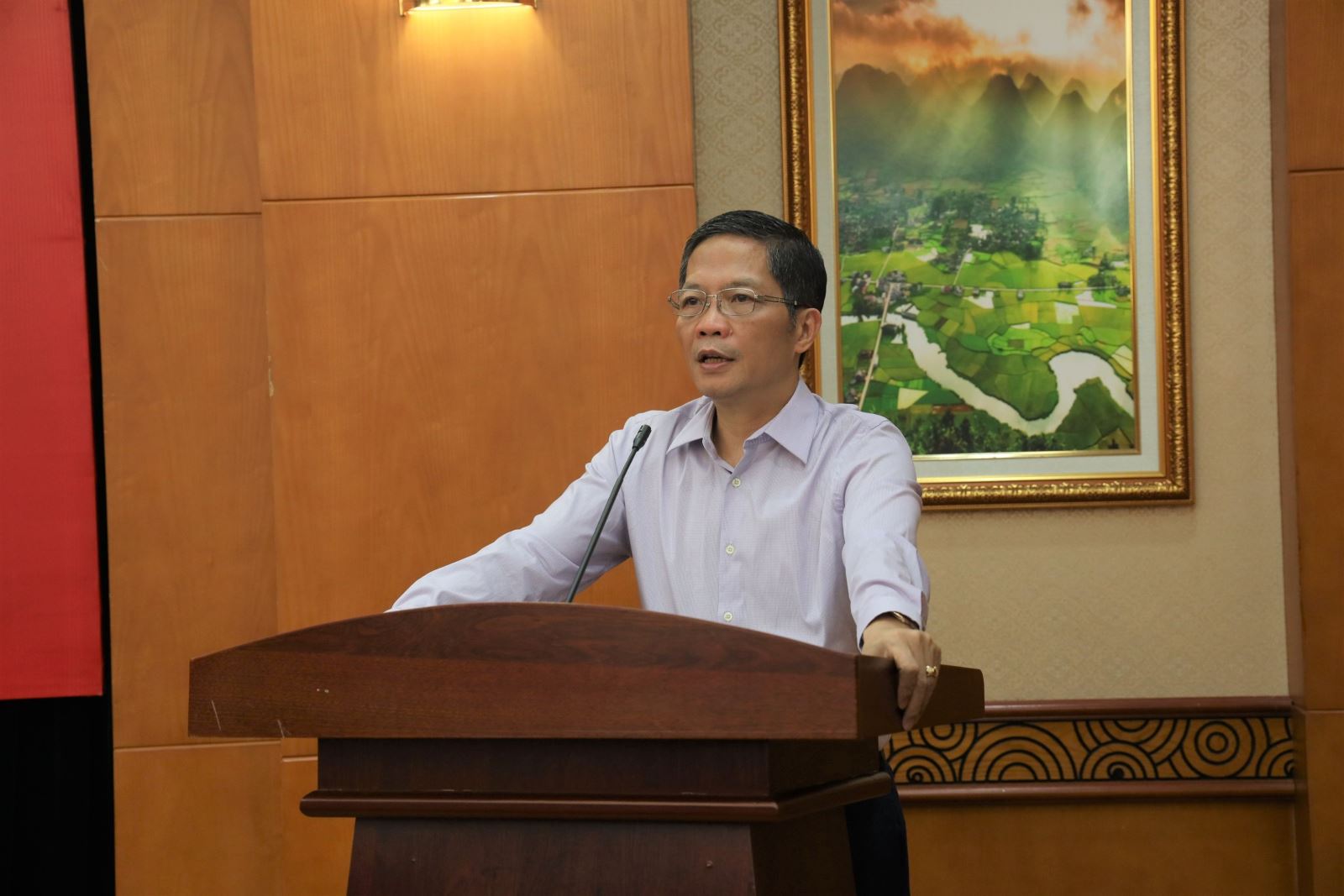Ủy viên Bộ Chính trị, Trưởng ban Kinh tế Trung ương Trần Tuấn Anh phát biểu tại phiên họp.