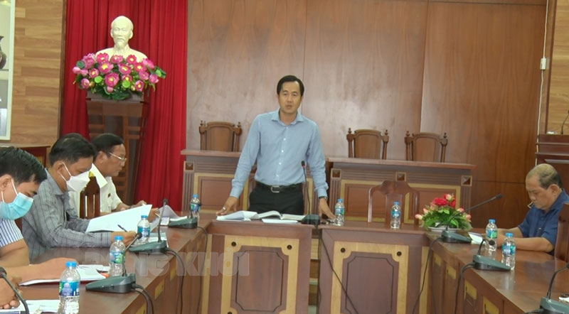 Chủ tịch UBND thành phố Huỳnh Vĩnh Khánh phát biểu kết luận cuộc họp. Ảnh: Hồng Quốc