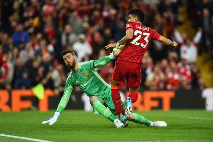 Thắng derby nước Anh, Liverpool chiếm ngôi đầu bảng Diaz với bàn thắng mở tỷ số vào lưới Man United