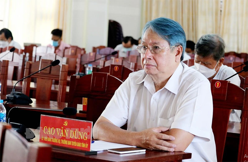 Hội nghị trực tuyến quán triệt các kết luận, quy định Hội nghị Trung ương 4, khoá XIII Trưởng ban Tuyên giáo Tỉnh uỷ Cao Văn Dũng tham dự tại điểm cầu tỉnh.