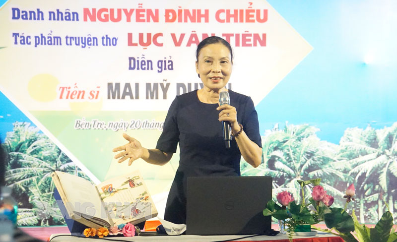 TS. Mai Mỹ Duyên trao đổi tại buổi tọa đàm.