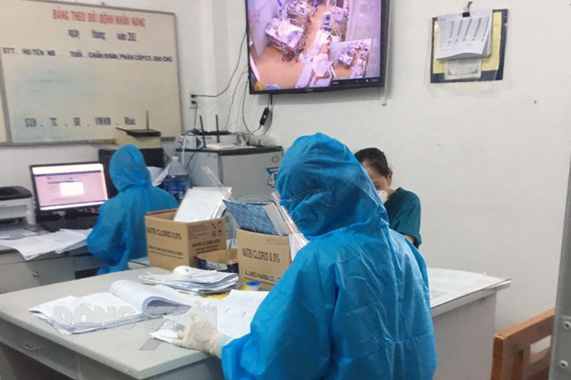 Trưa 23-4-2022, tỉnh có 16 ca mắc Covid-19 Cán bộ y tế làm nhiệm vụ phòng chống dịch Covid-19.