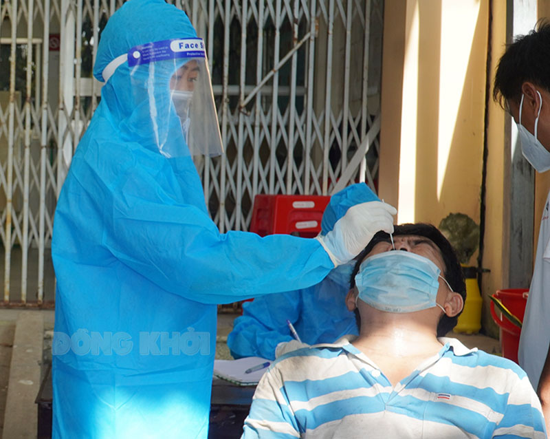 Sáng 27-4-2022, tỉnh có 12 ca mắc Covid-19 Test nhanh tầm soát Covid-19.