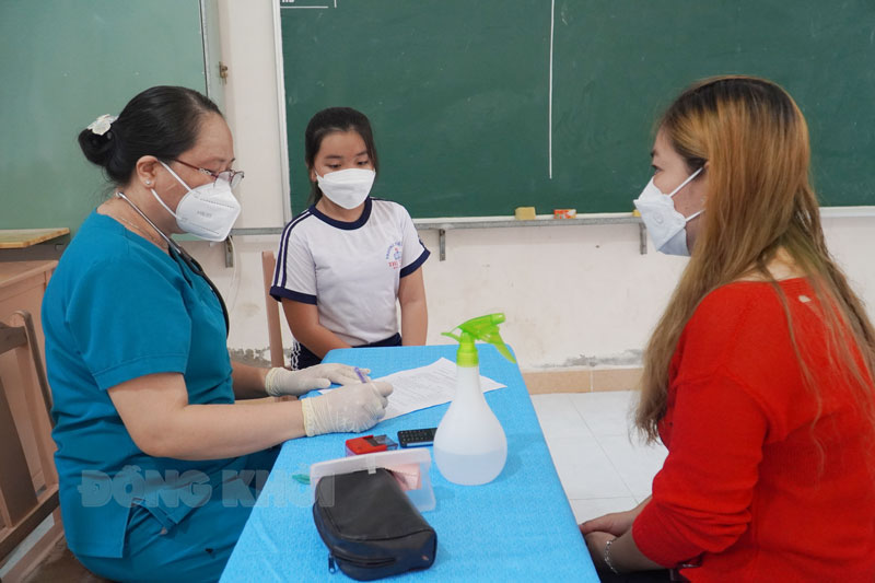 Trưa 28-4-2022, tỉnh có 16 ca mắc Covid-19 Tư vấn sàng lọc trước tiêm chủng.