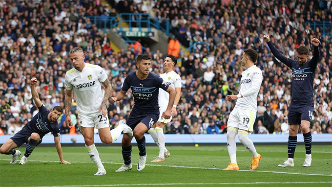 Rodri mở tỷ số trận Leeds vs Man City.