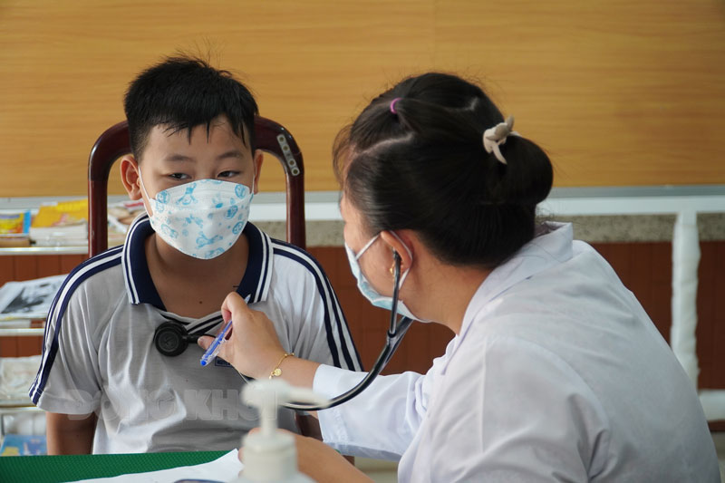 Trưa 1-5-2022, tỉnh có 1 ca mắc Covid-19 Khám sàng lọc trước tiêm chủng vắc-xin Covid-19.