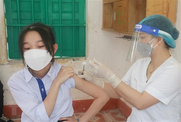 Ngày 5-5-2022, ghi nhận 2 ca tử vong do COVID-19 tại Hà Nam và Bạc Liêu Tiêm vaccine ngừa COVID-19. Nguồn: TTXVN
