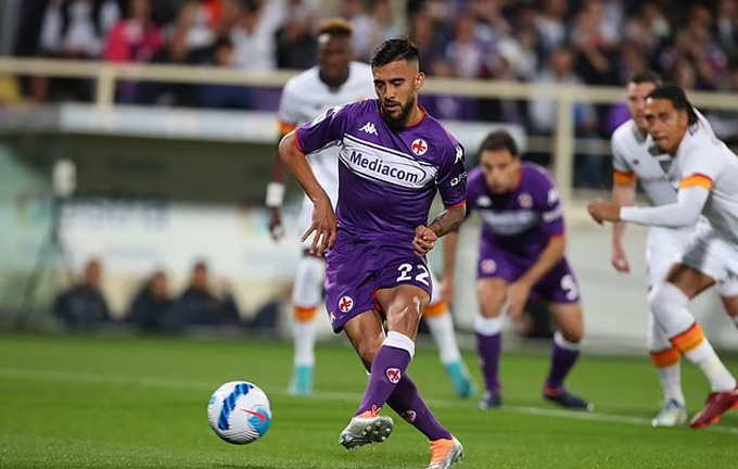Thầy trò Mourinho nguy cơ mất suất dự cúp châu Âu Fiorentina có chiến thắng nhẹ nhàng 2-0 trước Roma