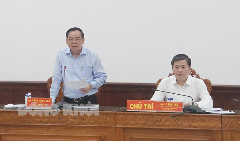 Chủ tịch UBND Trần Ngọc Tam phát biểu tại cuộc họp.