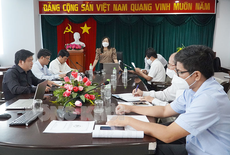 Triển khai công tác tổ chức thi và xét tốt nghiệp năm 2022 Giám đốc Sở GD&ĐT La Thị Thúy phát biểu tại cuộc họp.