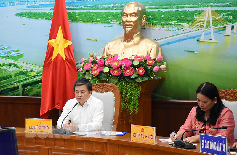 Ủy viên Trung ương Đảng - Bí thư Tỉnh ủy Lê Đức Thọ, Phó chủ tịch UBND tỉnh Nguyễn Thị Bé Mười.